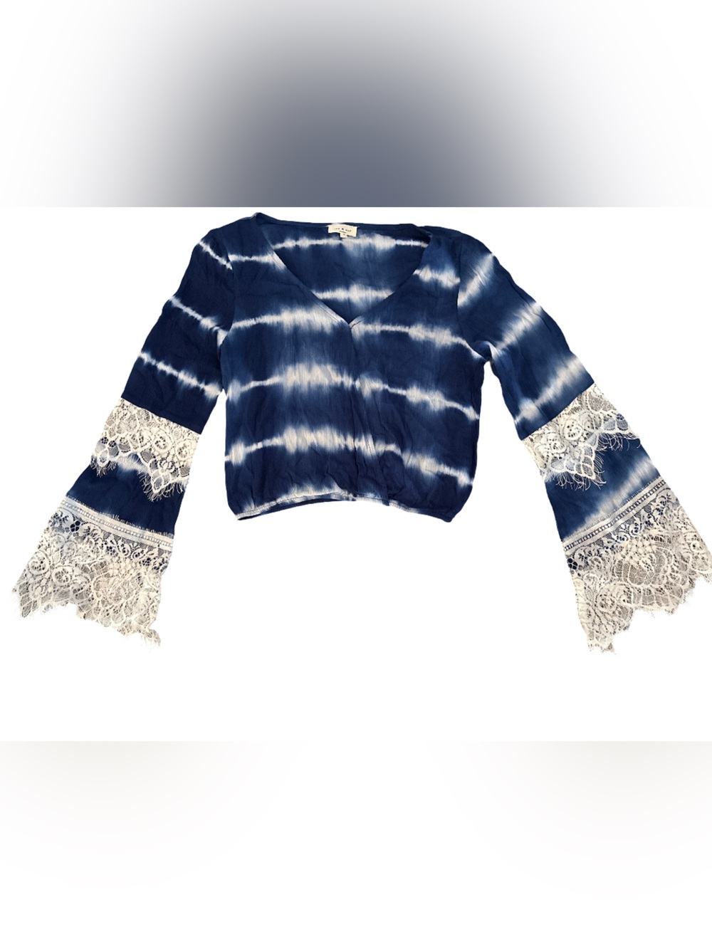 Boho Tie-Dye V-Neck Crop Top with Lace Bell Sleeves - Blue
